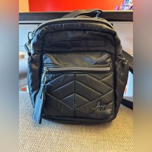 Lug crossbody